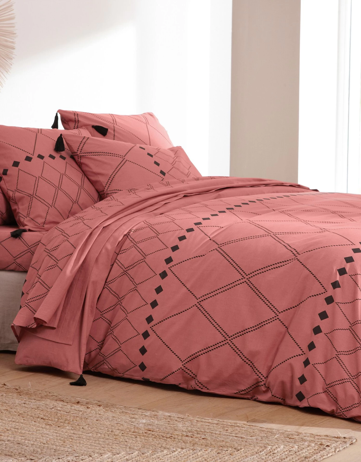 Linge De Lit Massai Coton à Motifs Graphiques Et Finitions Pompons – Image 4