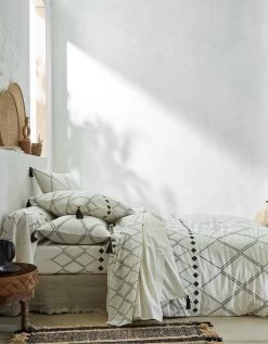 Linge De Lit Massai Coton à Motifs Graphiques Et Finitions Pompons