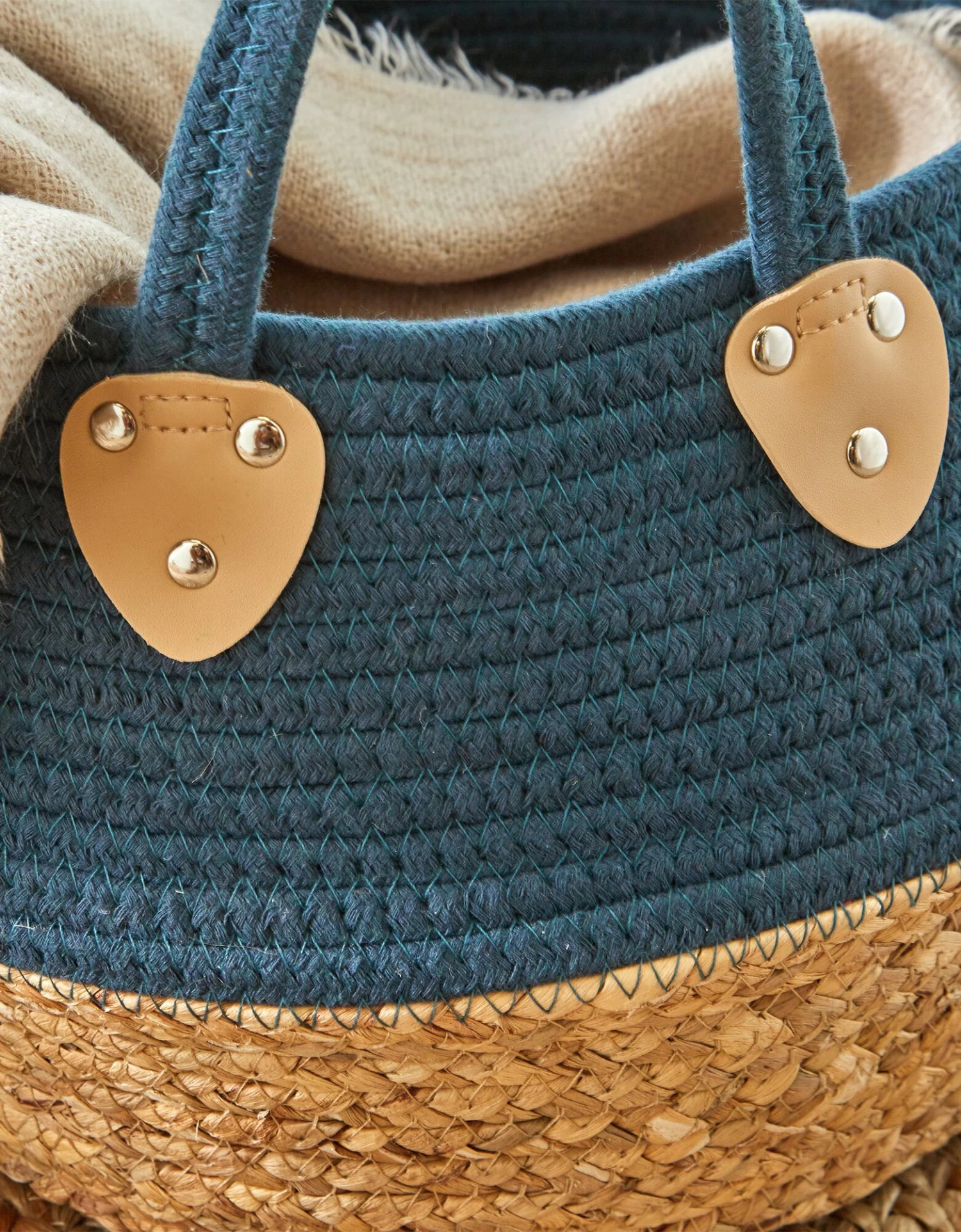 Panier Tressé En Jacinthe D'eau Et En Corde De Coton - Bicolore – Image 2