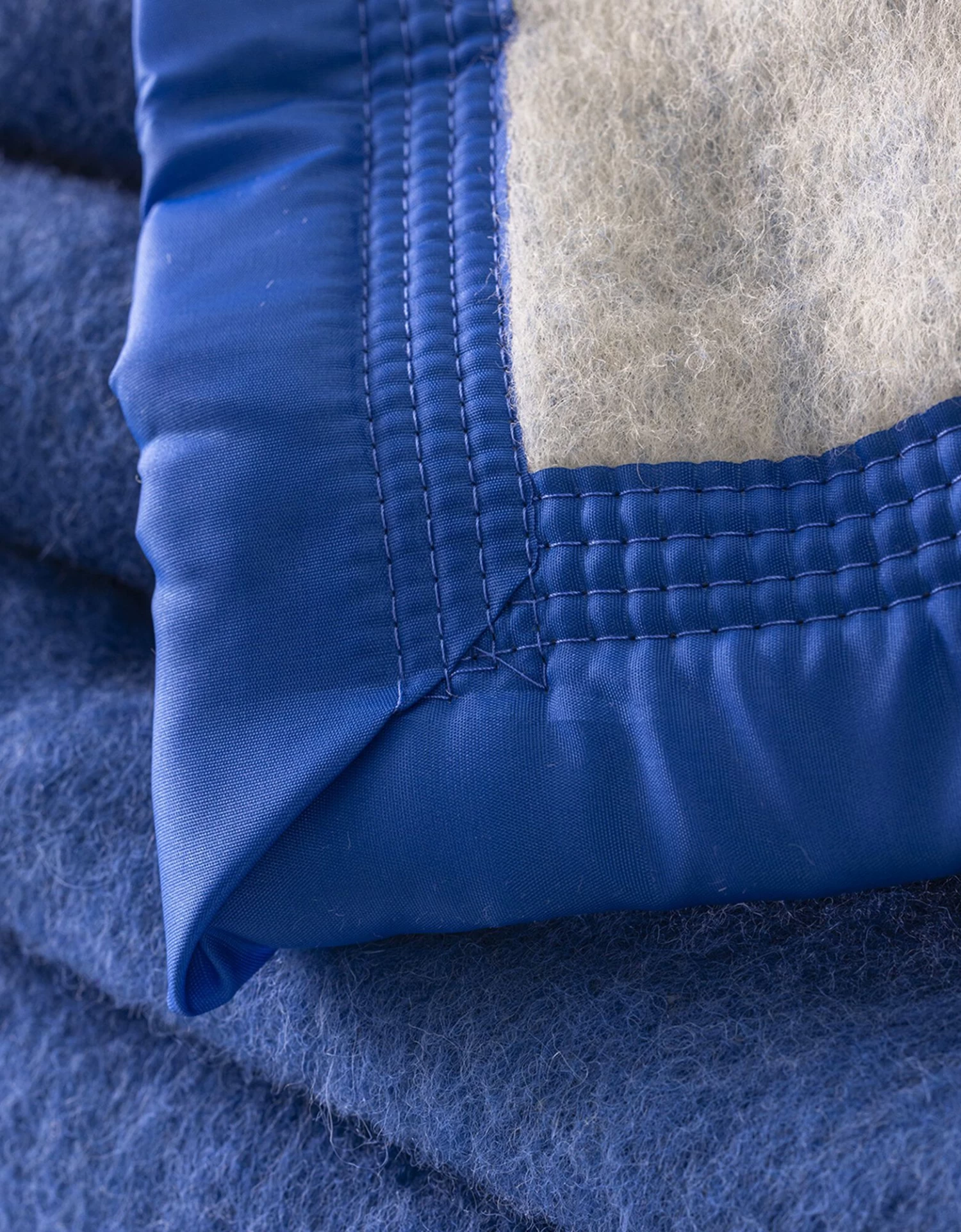 Couverture Bicolore Laine 600g/m2 – Image 3